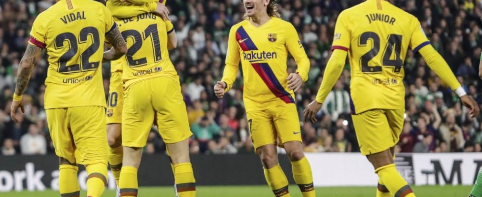 El Barça se lleva los tres puntos del Villamarín.