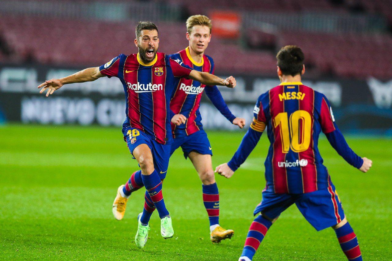 Jordi Alba celebra junto a Messi el gol. Fuente: Getty Images.