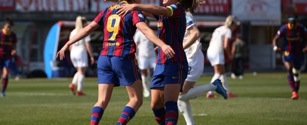 Alexia y Mariona celebran el segundo gol contra el City. Fuente: Getty Images
