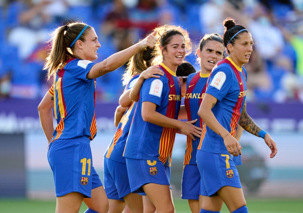 Marta Torrejón marca gol de cabeza. Fuente: Getty Images
