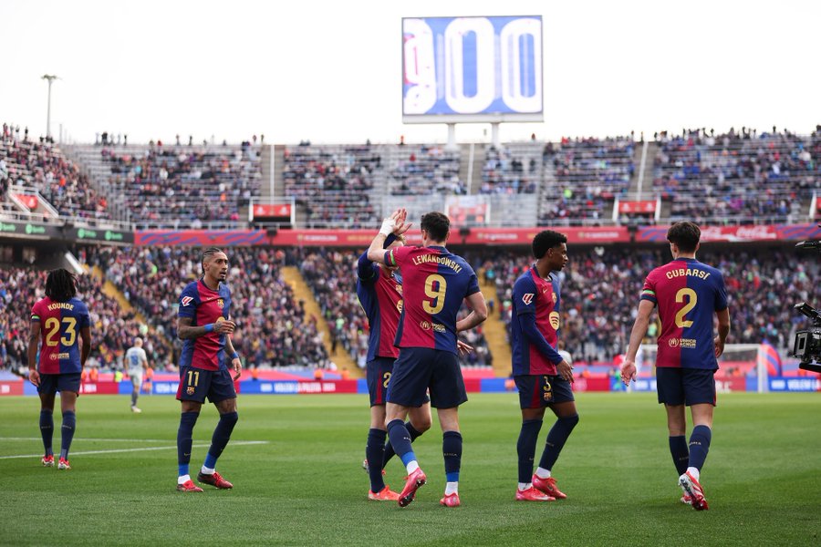 El Barça se impone al Alavés con un gol de Robert Lewandowski